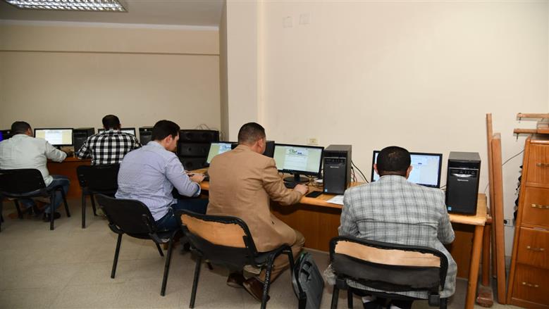 محافظ الفيوم يتفقد أعمال اختبارات المتقدمين لوظائف القيادات المحلية الجديدة