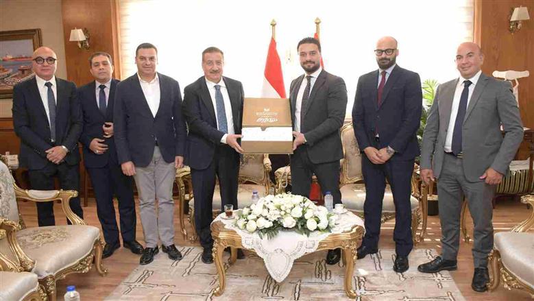 محافظ بورسعيد يستقبل وفد البنك الزراعي المصري لبحث تعزيز خطط التنمية المحلية