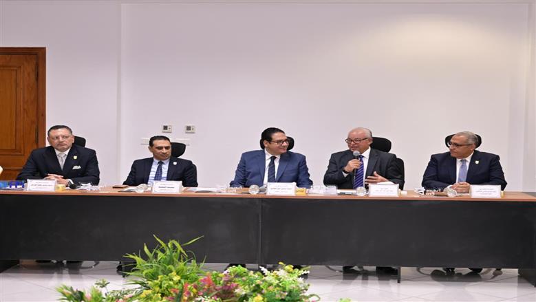 مجلس كلية الصيدلة جامعة القاهرة