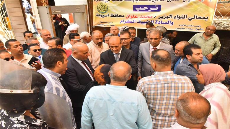 محافظ أسيوط يوجه بتخصيص وحدة سكنية لسيدة في منفلوط
