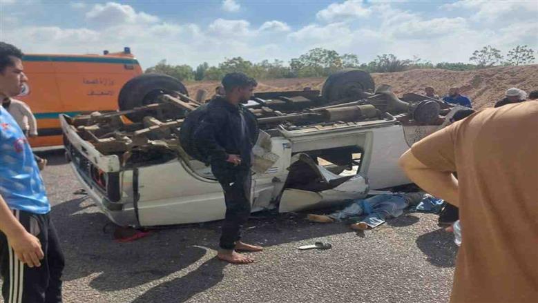 بالأسماء.. مصرع شخص وإصابة 22 آخرين في حادث انقلاب ميكروباص عمالة في مدينة السادات