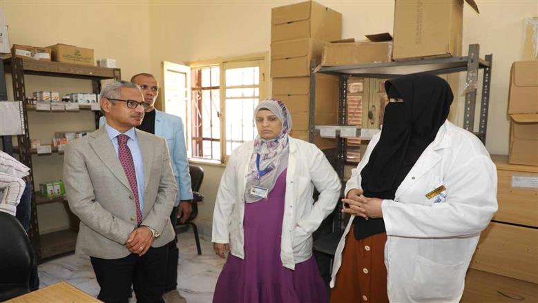 محافظ بني سويف يوجه بسرعة معالجة الملاحظات وتحسين الخدمات في قرية الميمون 