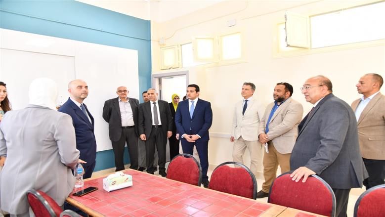 نائب محافظ الفيوم ورئيس لجنة مكافحة الهجرة غير الشرعية يتفقدان المدرسة الفندقية نائب محافظ الفيوم