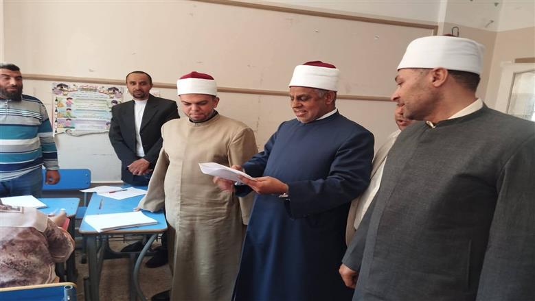 رئيس المعاهد الأزهرية يوجه بالالتزام بتعليمات التصحيح ومراعاة مصلحة الطلاب