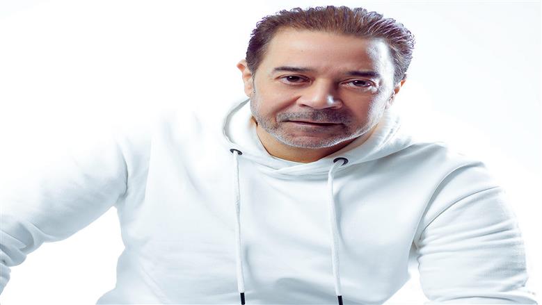 مدحت صالح يخطف الأنظار بتعليق ساخر: «من وأنا عندي 17 سنة بادعي للزمالك»