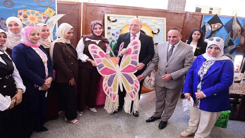 «مكرمية وبودكاست».. خريجو «نوعية سوهاج» يوثقون قضايا المجتمع في مشروعات التخرج