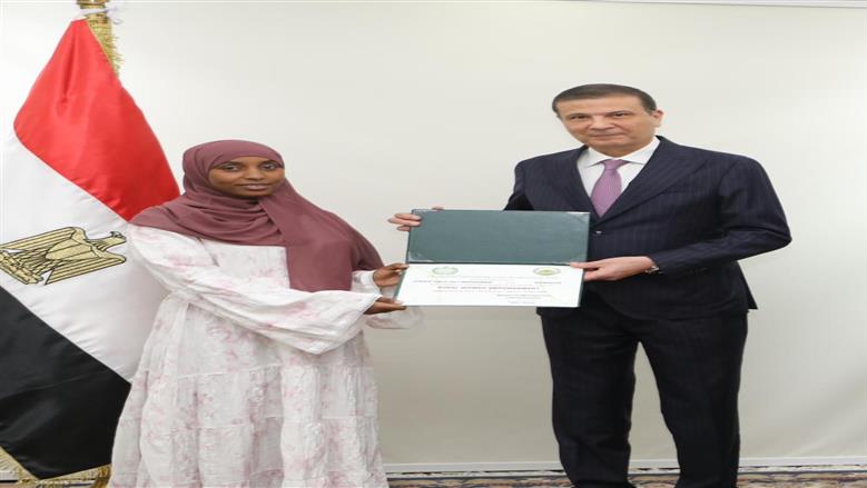 وزير الزراعة يسلم شهادات التخرج لـ18 مبعوثا من 11 دولة إفريقية وآسيوية