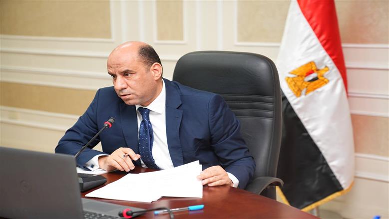 وزير العمل يعلن الانتهاء من فحص مستندات 4 لجان عمالية تمهيدا لاعتمادها