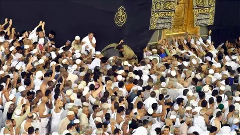 الحجاج للهروب من الإجهاد والزحام أثناء المناسك