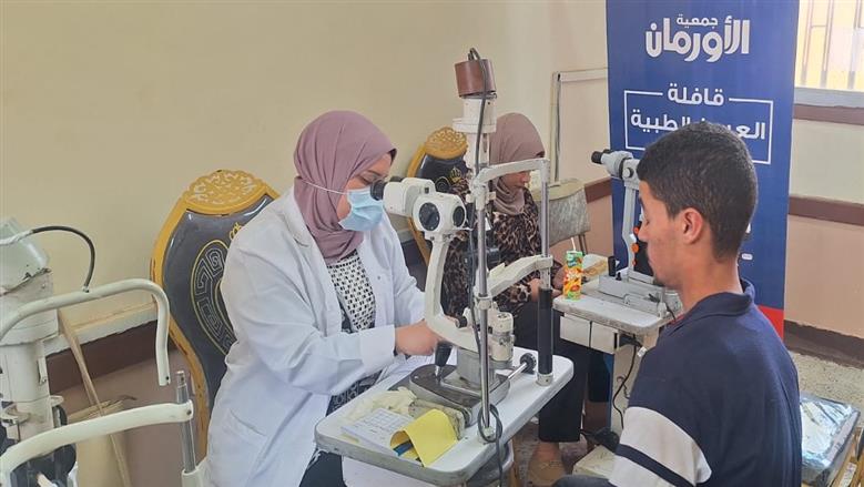 الكشف على 500 مريض خلال قافلة عيون مجانية بقرى الرياض في كفر الشيخ