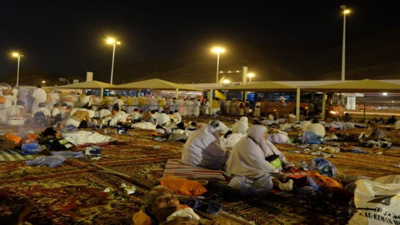 أحكام المبيت في مزدلفة.. متى يجوز للحاج المغادرة مبكرا؟