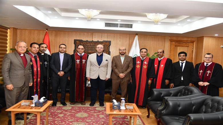 محافظ الفيوم يستقبل وفد الكنيسة الإنجيلية للتهنئة بعيد الأضحى المبارك
