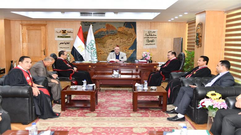 محافظ الفيوم يستقبل وفد الكنيسة الإنجيلية للتهنئة بعيد الأضحى المبارك