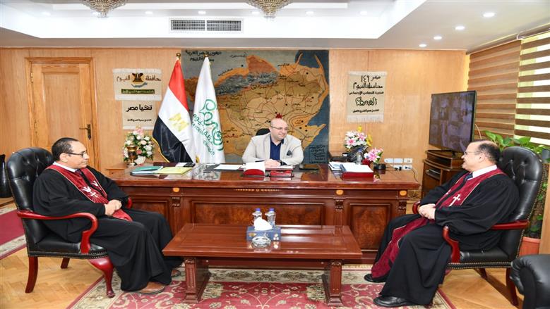 محافظ الفيوم يستقبل وفد الكنيسة الإنجيلية للتهنئة بعيد الأضحى المبارك