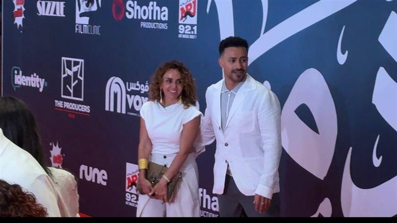 علا رشدي تساند زوجها أحمد داوود في العرض الخاص لفيلمه الجديد إذما