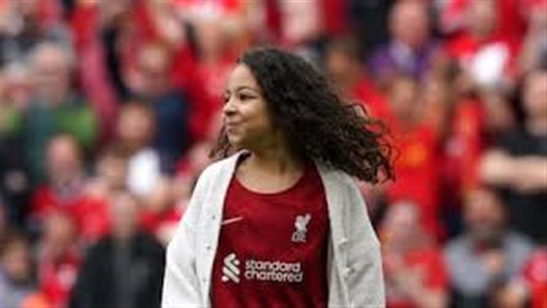 ابنة محمد صلاح.. كيف أصبحت مكة تميمة حظ الأنفيلد حتى مشهد الوداع الأخير؟