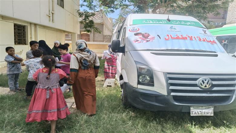فحص 943 مريضا مجانا في قافلة طبية بقرية الإسماعيلية بالمنيا