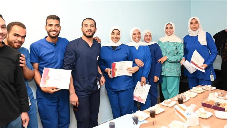 تكريم الكوادر التمريضية المتميزة داخل الأقسام الداخلية