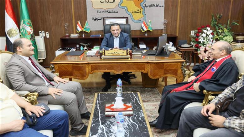 محافظ المنوفية يستقبل وفد الكنيسة الإنجيلية لتقديم التهنئة بعيد الأضحي
