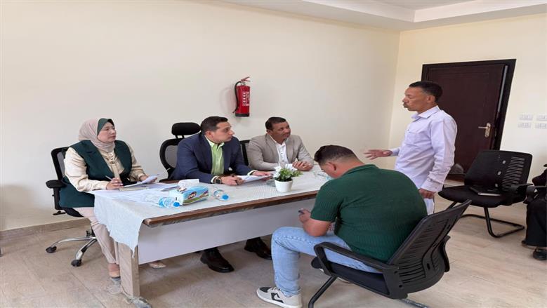 نائب محافظ الفيوم يستمع لشكاوى المواطنين