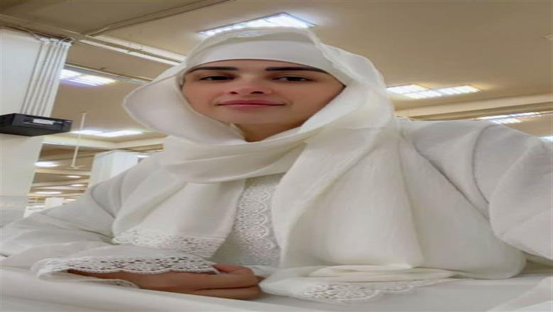 ياسمين عبد العزيز تؤدي مناسك الحج.. وتنشر صورة من الحرم المكي