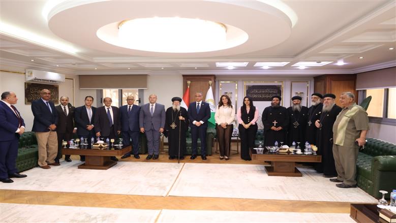 محافظ الجيزة يتلقى تهنئة وفود الكنائس بمناسبة عيدالأضحى المبارك