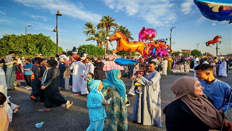 فرحة العيد تملأ شوارع أسوان.. الأطفال والأسر يحتفلون بكورنيش النيل والمتنزهات