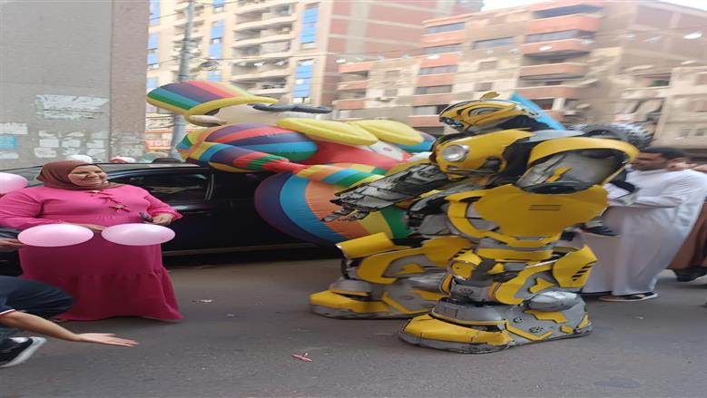 محافظ القليوبية يؤدي صلاة عيد الأضحى المبارك بمسجد ناصر بمدينة بنها وسط حشود المواطنين