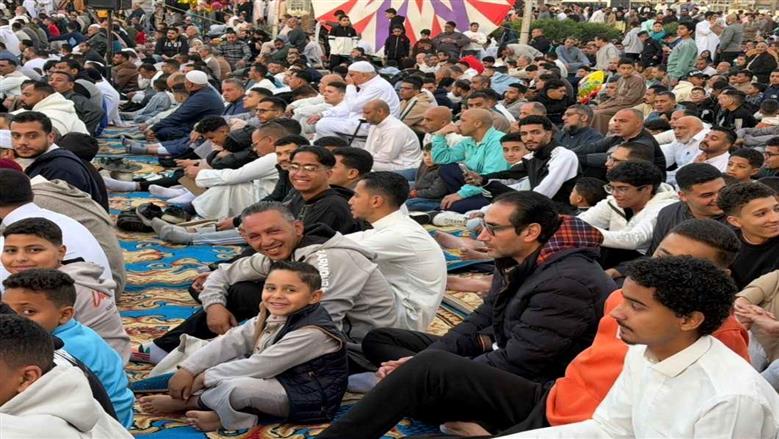 ساحة البقلي تحتضن المصلين في أجواء مبهجة.. فرحة عيد الأضحى تعمّ أهالي أسيوط