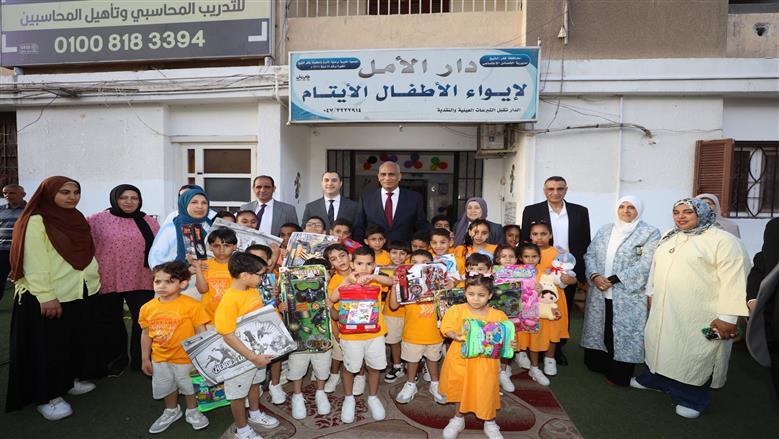 هدايا وألعاب.. محافظ كفر الشيخ يزور دار الأمل للأيتام ويشاركهم فرحة عيد الأضحى