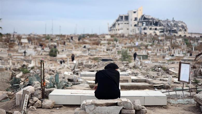 دموع وورود على مقابر الشهداء في غزة.. هكذا احتفل الفلسطينيون بعيد الأضحى