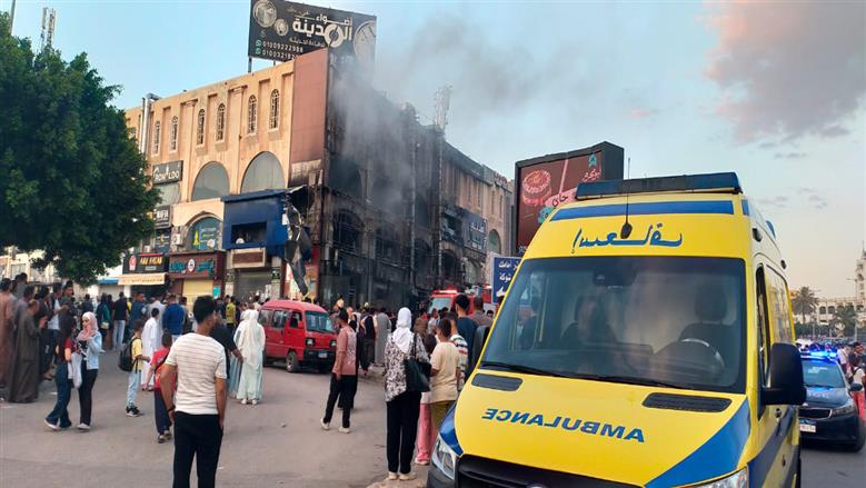 محافظ القليوبية يتابع حادث حريق بواجهة أحد المطاعم بالحي الأول بالعبور ويؤكد: لا إصابات خطيرة وسلامة المبنى الإنشائية قائمة