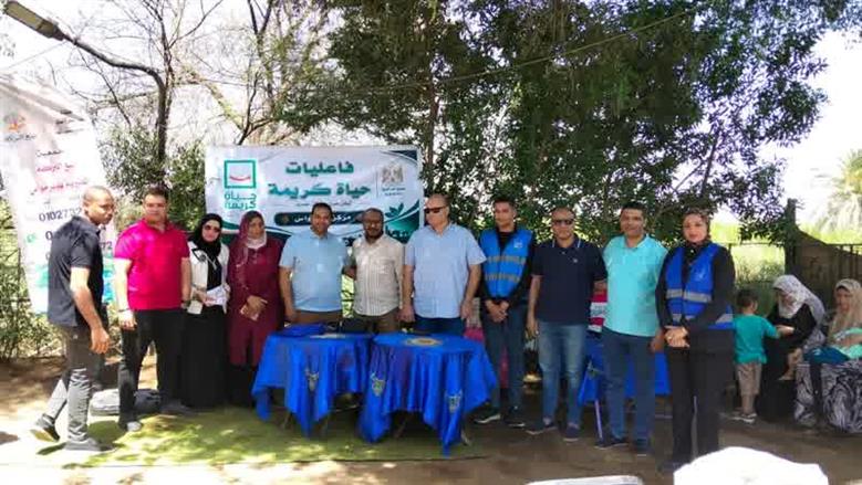 «حياة كريمة» ترسم بسمة على وجوه أطفال ديرمواس بالمنيا في العيد