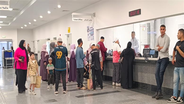 إقبال على مونوريل شرق النيل لزيارة العاصمة الجديدة في ثالث أيام العيد