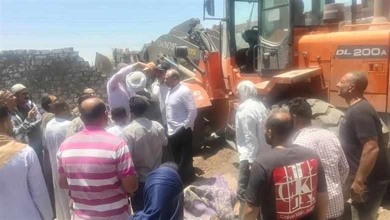 خلال إجازة عيد الأضحى المبارك.. محافظ القليوبية يتابع جهود الأجهزة التنفيذية لإزالة التعديات ومراجعة تراخيص البناء بعدد من المدن والأحياء