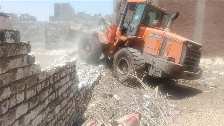 خلال إجازة عيد الأضحى المبارك.. محافظ القليوبية يتابع جهود الأجهزة التنفيذية لإزالة التعديات ومراجعة تراخيص البناء بعدد من المدن والأحياء