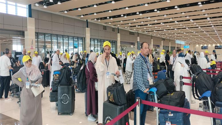 بدء عودة حجاج السياحة.. 476 حاجًا في أول 8 رحلات جوية  