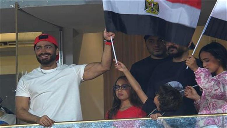 أول تعليق من تامر حسني بعد غنائه عقب مباراة المنتخب وروسيا: «قدها وقدود يا مصر»