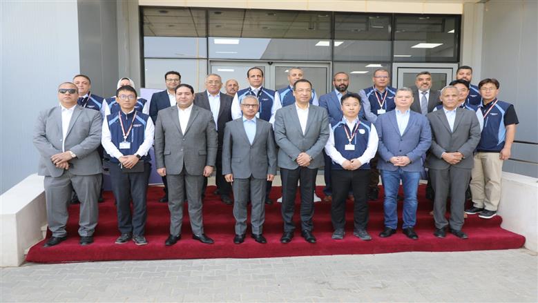 وزير الاتصالات يتابع خطوط إنتاج الموبايل والتابلت في مصنع «سامسونج» ببني سويف