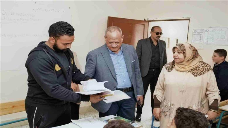 وكيل تعليم بورسعيد يتابع سير امتحانات الشهر بمدرسة سعد زغلول الإعدادية بنين
