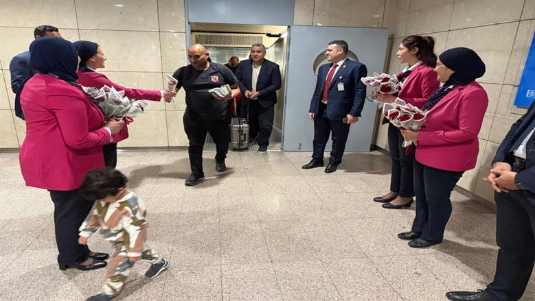 أبطال أفريقيا.. بعثة فريق الطائرة بالنادي الأهلي تصل إلى مطار القاهرة