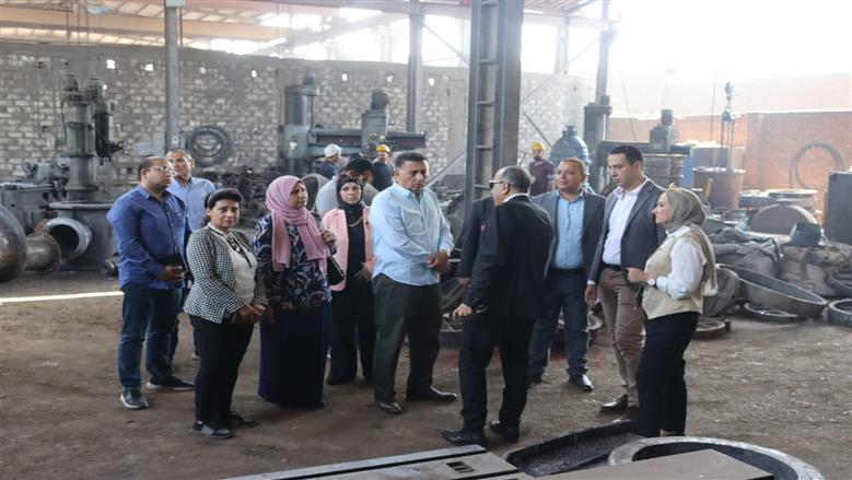 محافظ القليوبية يتابع سير العمل بعدد من المصانع بمنطقة العكرشة بالخانكة ويؤكد تذليل العقبات أمام المستثمرين
