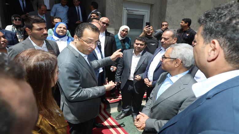 محافظ بني سويف ووزير الاتصالات يفتتحان مكتب البريد العمومي بشارع عبد السلام عارف بعد تطويره