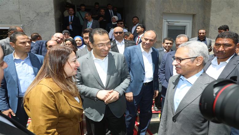 محافظ بني سويف ووزير الاتصالات يفتتحان مكتب البريد العمومي بشارع عبد السلام عارف بعد تطويره