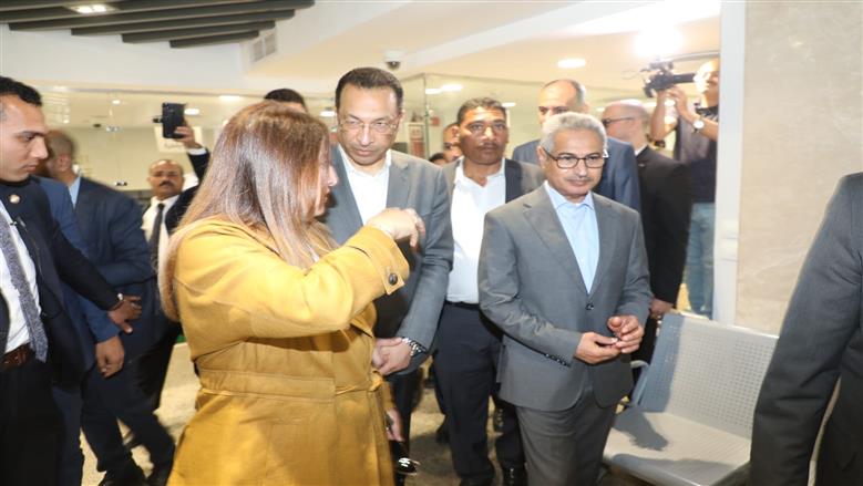 محافظ بني سويف ووزير الاتصالات يفتتحان مكتب البريد العمومي بشارع عبد السلام عارف بعد تطويره