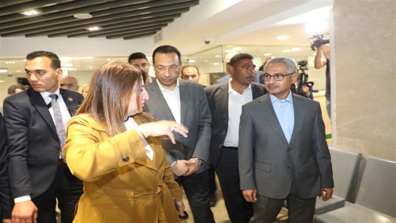 محافظ بني سويف ووزير الاتصالات يفتتحان مكتب البريد العمومي بشارع عبد السلام عارف بعد تطويره