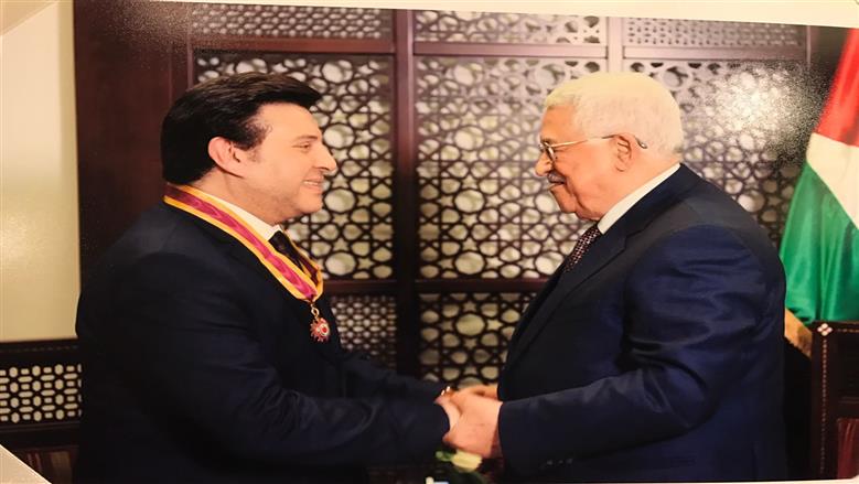 دعم القضية.. سر تكريم الرئيس الفلسطيني للفنان هاني شاكر بوسام التميز
