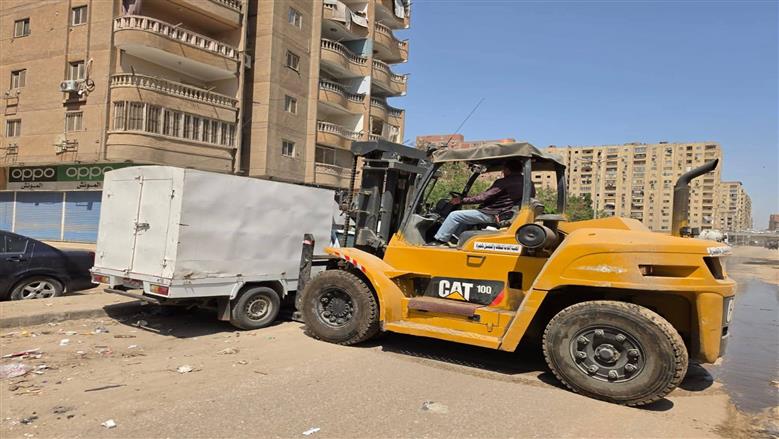 محافظة الجيزة تُطلق حملة نظافة مكبرة بشارع كعبيش فيصل لرفع كفاءة الطريق