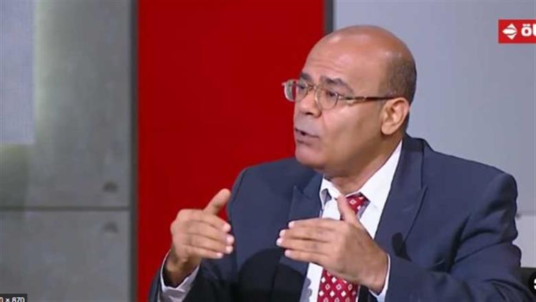 مجدي بدران: لا يمكن الاستغناء عن الأدوية.. والترويج للاكتفاء بالأعشاب دجل