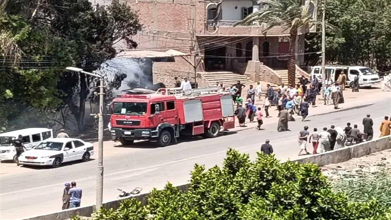 الحماية المدنية بأسيوط تسيطر على حريق سيارة ميكروباص داخل مغسلة بأبنوب